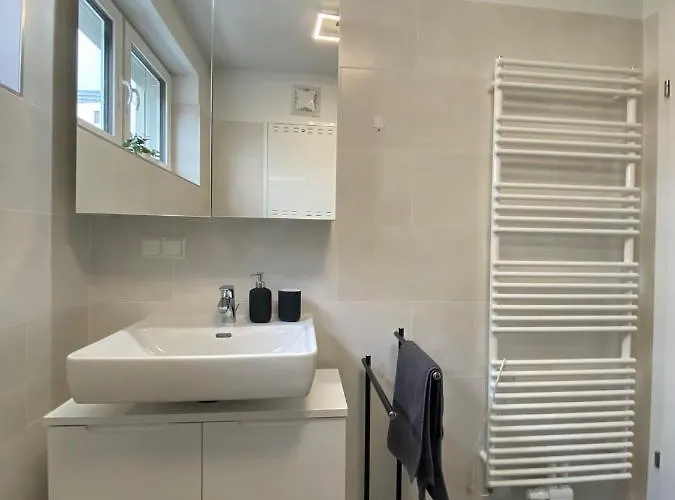 2-room 150m To Metro *