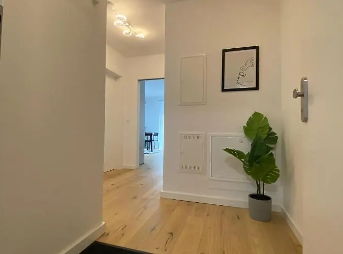 Apartment 2-room 150m To Metro *